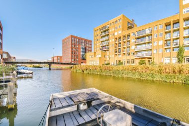 Gölün zarif manzarası