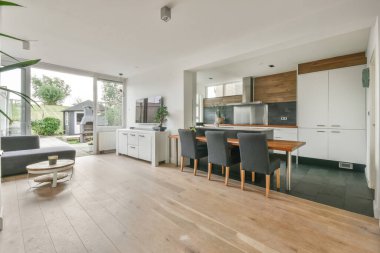 Modern yemek odası.