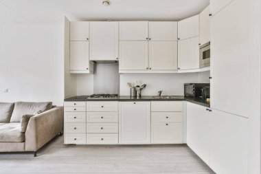 Minimalist köşe mutfak alanı