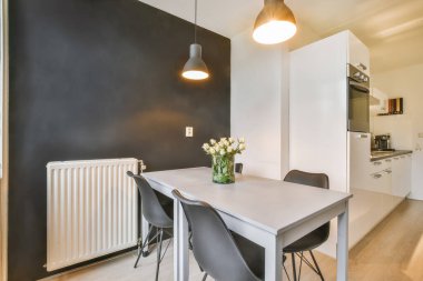 Güzel yemek odası.