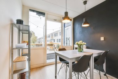 Güzel yemek odası.