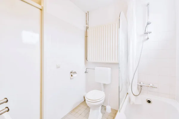 Casa de banho com WC — Fotografia de Stock