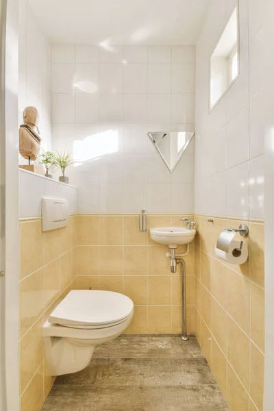 Lovely restroom with beige tiles — Zdjęcie stockowe
