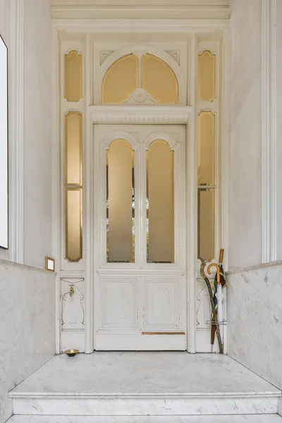 White light front door with marble floor — Stock fotografie