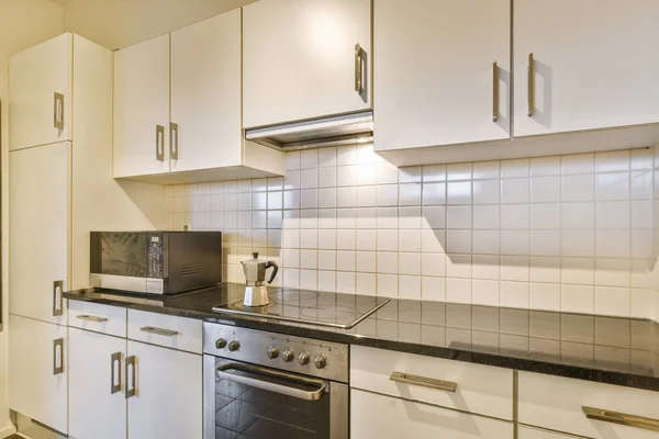 Amazing kitchen with white kitchen unit — Stockfoto