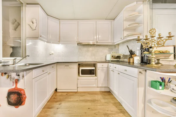 Nice large kitchen with white kitchen unit — Stok fotoğraf
