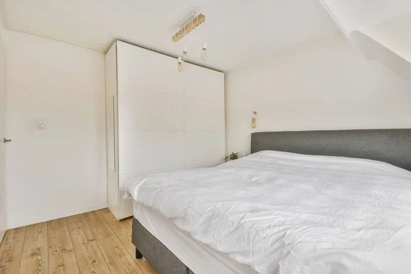 Parlak yatak odası tasarımı — Stok fotoğraf