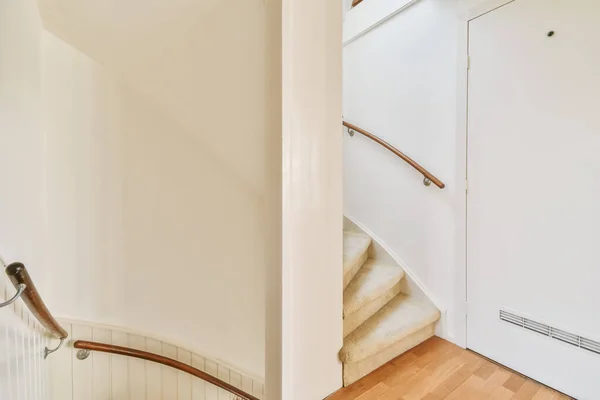Elite staircase with beige carpet — ストック写真