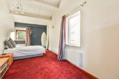 Kocaman yumuşak yataklı tavan arası.