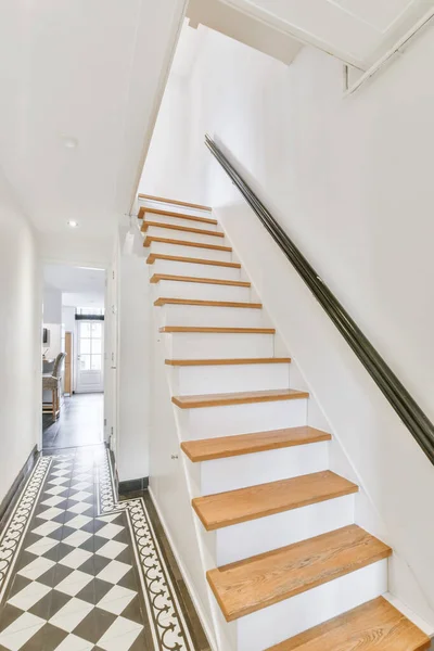 Salão de escadas de luxo — Fotografia de Stock