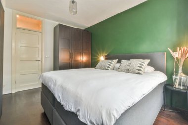 Kocaman yumuşak yataklı tavan arası.