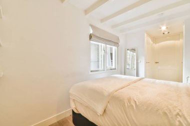 Kocaman yumuşak yataklı tavan arası.