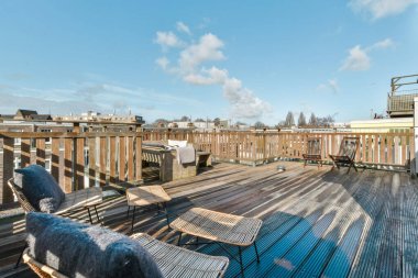 Çatının dış kısmı harika bir tasarımı var.