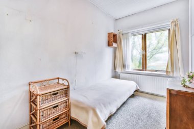 Tek yataklı harika bir yatak odası.