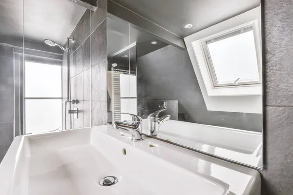 White sink with square mirror in luxury bathroom — Stock Photo, Image