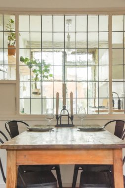 Geniş yemek odası.