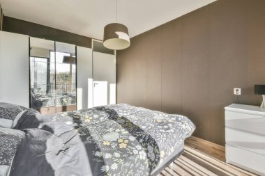 Işık ana yatak odası