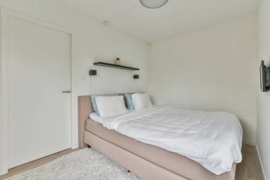 Işık ana yatak odası