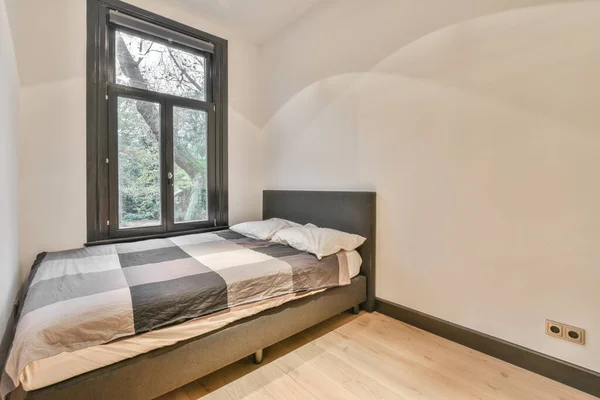 Jasne projektowanie sypialni — Zdjęcie stockowe