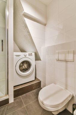 Küçük temiz tuvalet.