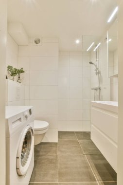 Parlak, zarif banyo.