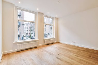 Çok güzel bir odanın içi.