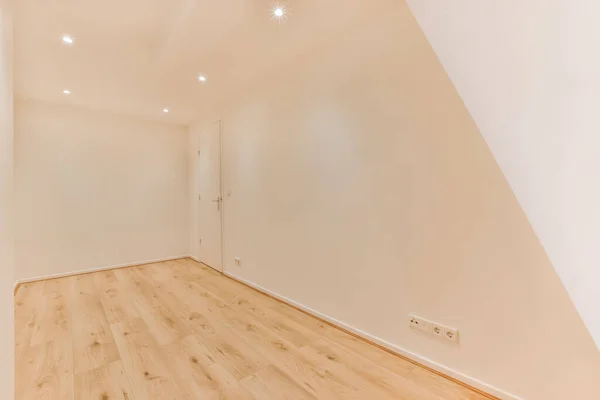 寄木細工の床付きの高級客室 — ストック写真