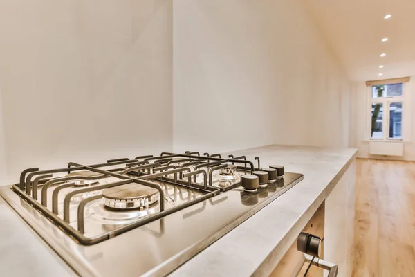 Luxusní kuchyň s plynovým sporákem — Stock fotografie