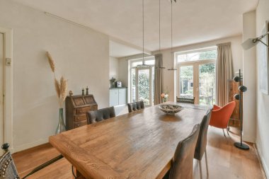 Güzel yemek odası.