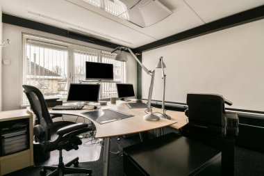 Kaydırma ekranlı ofis