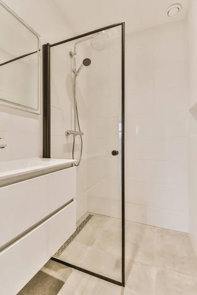 The interior of a beautiful bathroom with a shower cabin — Stock Photo, Image