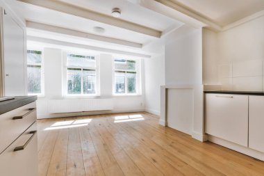 Gündüz vakti elit bir odanın içi.