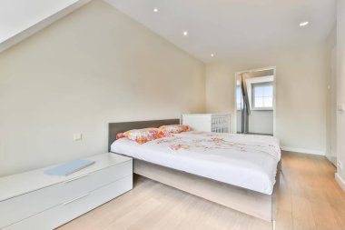 çift kişilik yataklı yatak odası iç