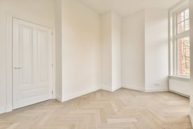 Boş bir odanın içi.