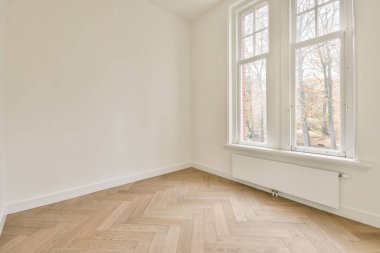 Boş bir odanın içi.