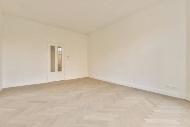 Boş bir odanın içi.