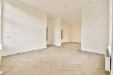 Boş bir odanın içi.