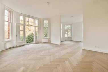 Boş bir odanın içi.