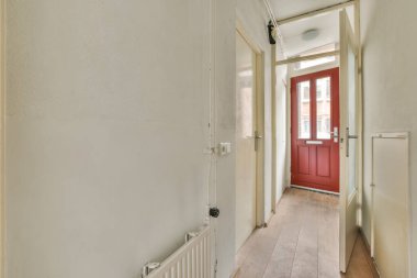 Çıkışa giden koridor.