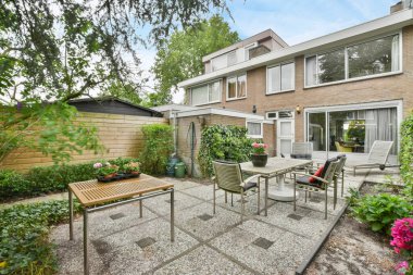 Rahatlamak için geniş bir bahçe