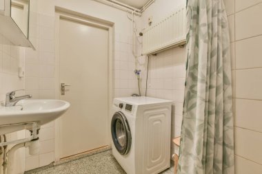 Banyo içi beyaz tonlarda