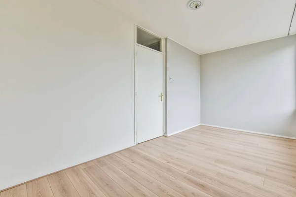 Interiör i ett enkelt tomt rum — Stockfoto