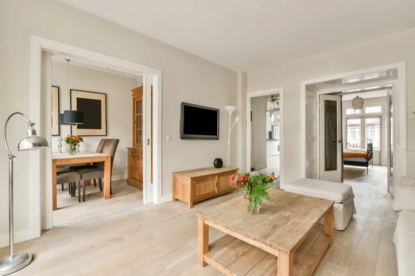 Sala de estar com interior estilo escandinavo — Fotografia de Stock