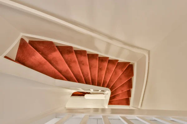 Escadaria em espiral em branco — Fotografia de Stock