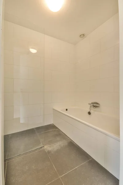 Modern bir evin banyosu. — Stok fotoğraf