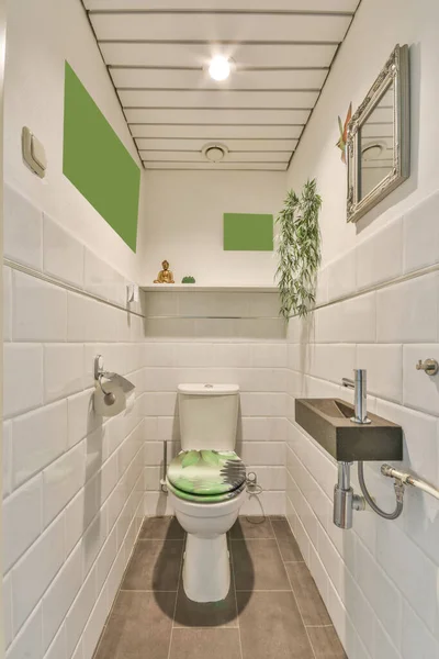 Schön dekorierte Toilette — Stockfoto