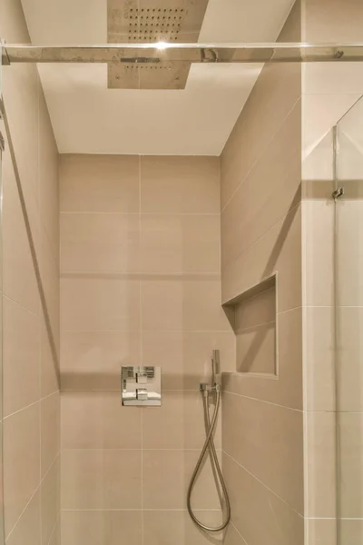 Skleněná sprchovací kout v koupelně — Stock fotografie
