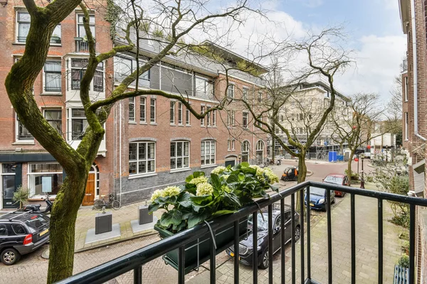 Blick vom Balkon auf die Straßen der Stadt — Stockfoto