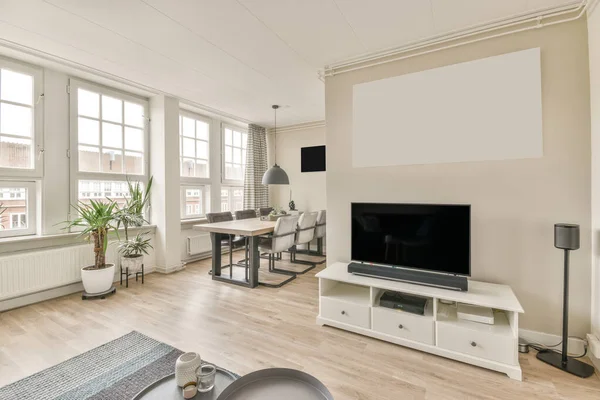 A dining area with a wooden table — Stock Photo, Image