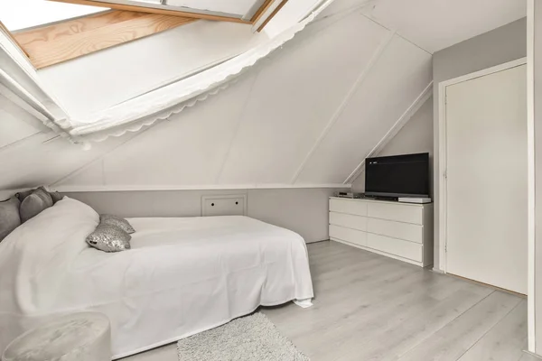 Interiören i ett modernt sovrum — Stockfoto